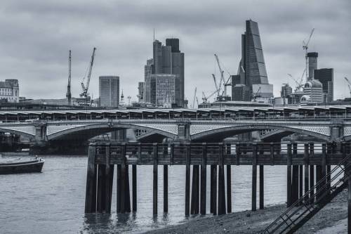 kevinmaschke:Crane City, London. . . . #london #crane #cranecity #uk #river #thamesriver #thames #lo