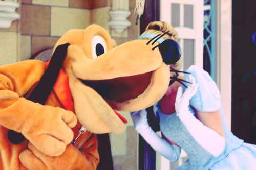 biancamouse:Presh moments with Pluto and Cindy: she decided to stop by to tell him he was such a goo