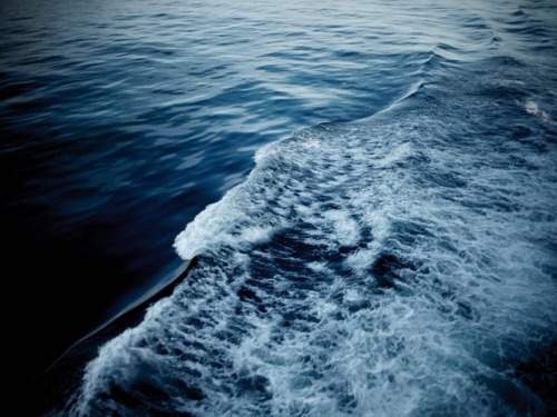 The undecided ocean&hellip;will I be calm or turbulent #bluehues #ocean #watertexture #undecided #ma