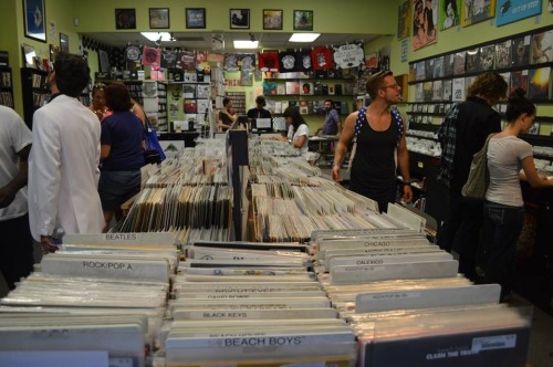 ascruel-as-school:  Reckless Records 