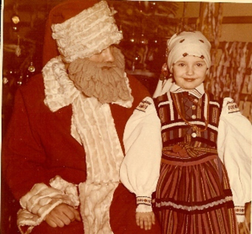 lamus-dworski:Mikołajki - St. Nicholas’ Day in Poland.The Mikołajki custom as known nowadays, focuse