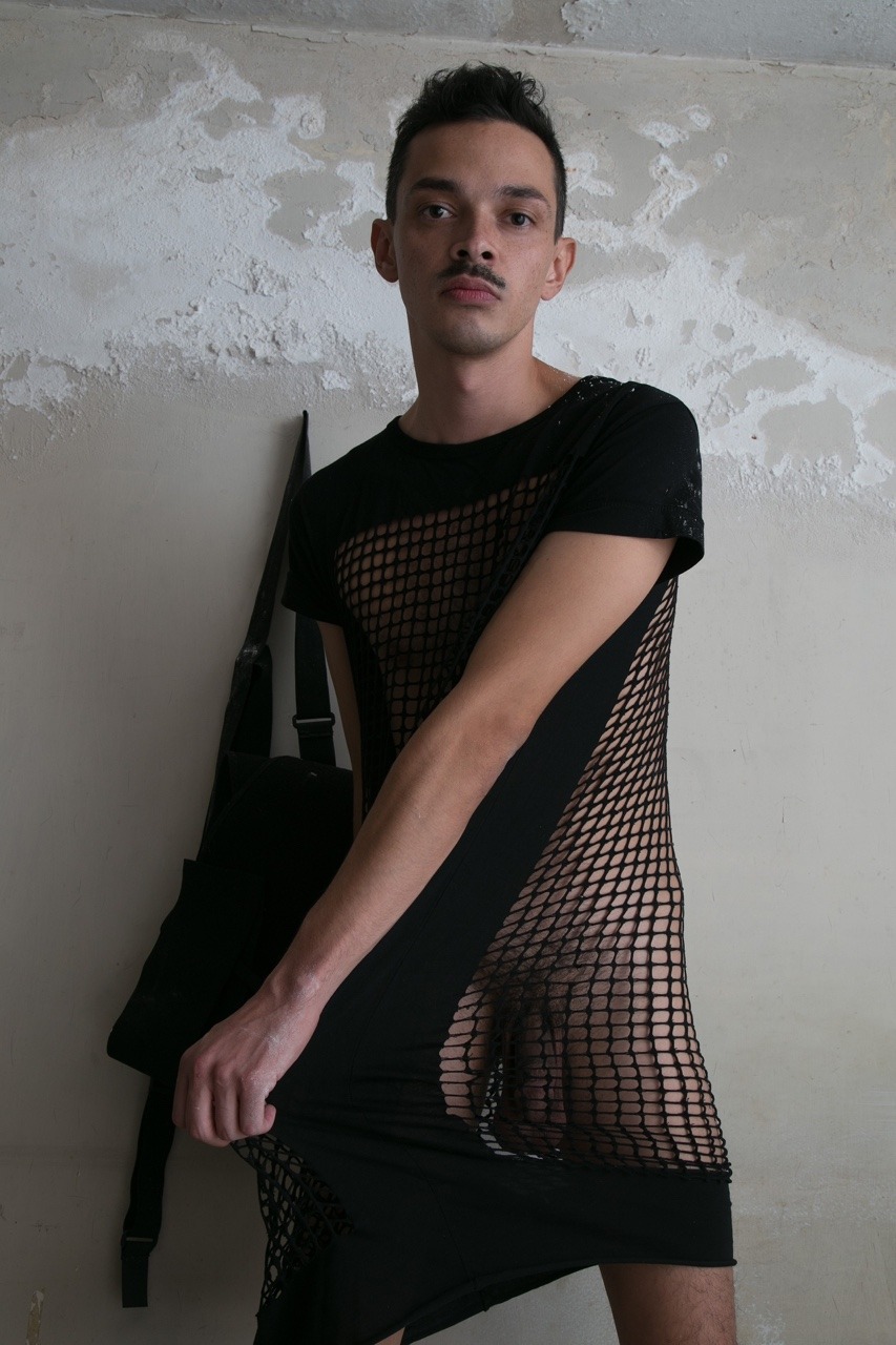thepornpollution:Capturado por @pablomendezzarazua para @eroticcomag 🔥🖤🔥