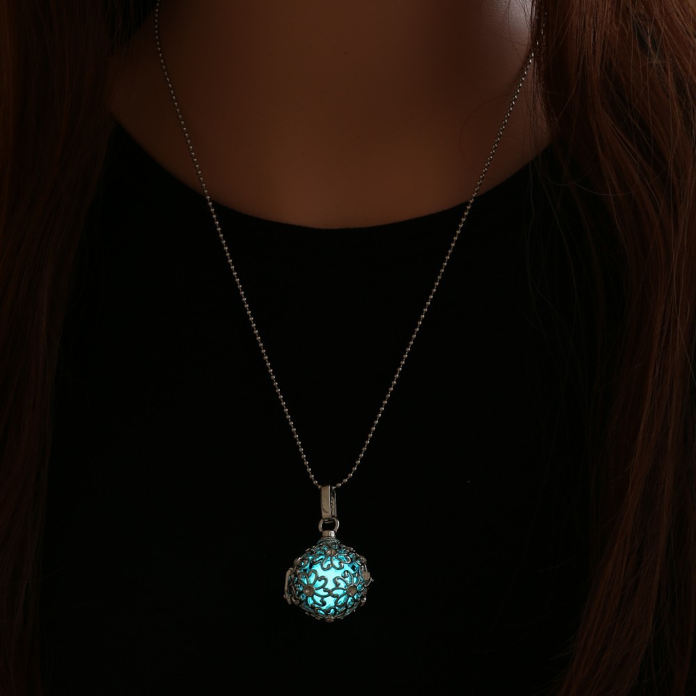 psych2go:  creepitreal666:  fairyoracle:  Glowing Luminous Beads Necklace:  001 //