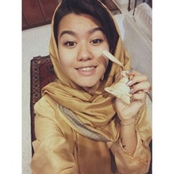 farhanafarah:  farhanafarah:  freestylefreetwo:  Raja Alicia Bte Raja Armin  Sebelah tu bukak awek bru pelakon muda tu ke , pakai jaket sama smbut bufday dia ni ? Hahahaa  Sambung sahaja