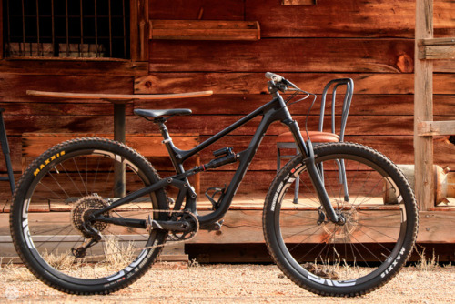 aces5050: (via First Ride: The Revel Rascal is a Full-On 29er Trail Animal - Singletracks Mountain B