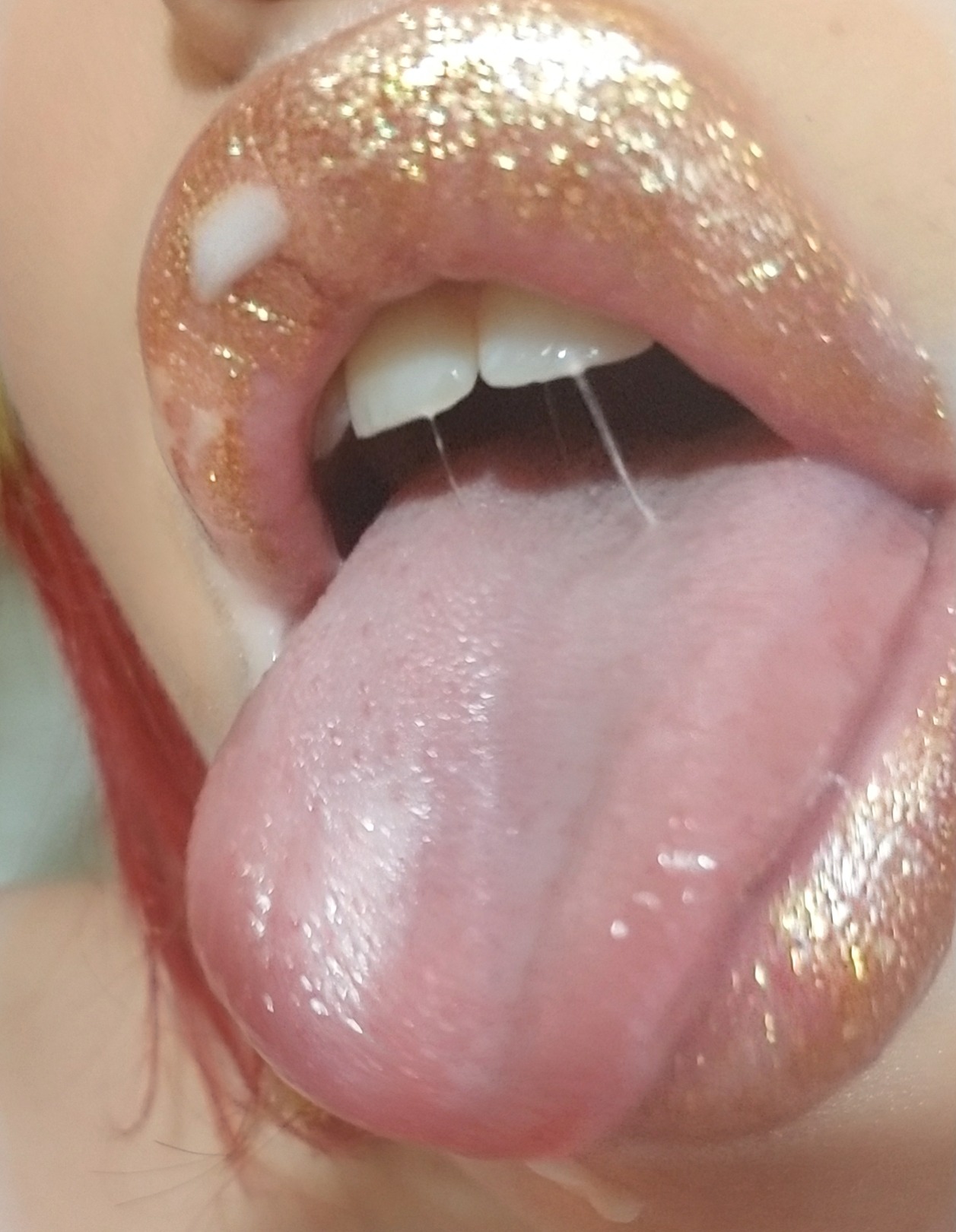 striderscribe:  lip service 👅 (got lots of requests for oral/lip close ups)