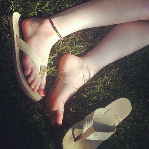 Pretty #flipflops #rainbowtoes #soles #feet #footfetish #footfetishgroup