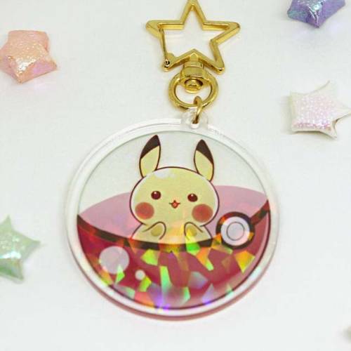 retrogamingblog:Holographic Pokeball Charms made by bunpurr