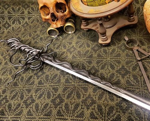 Latest R’lyehan rapier has started its journey towards its new master across the high seas fittingly