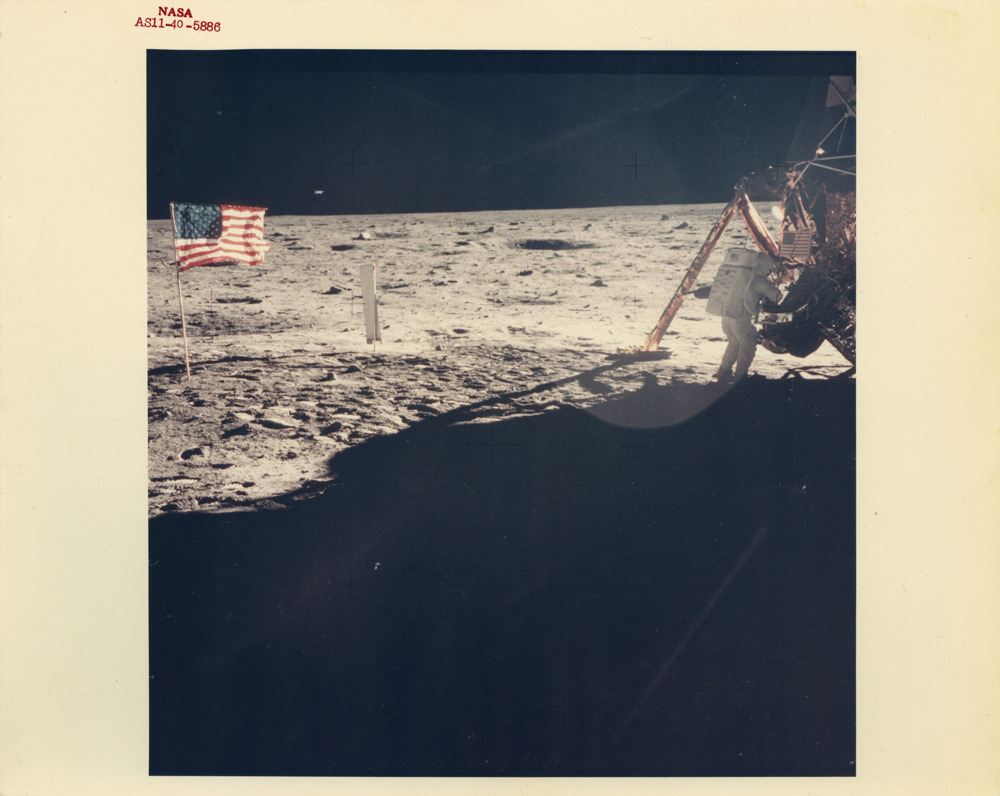 bobbycaputo:  Hundreds Of Unseen NASA Photographs Reveal The Vintage Beauty Of Outer