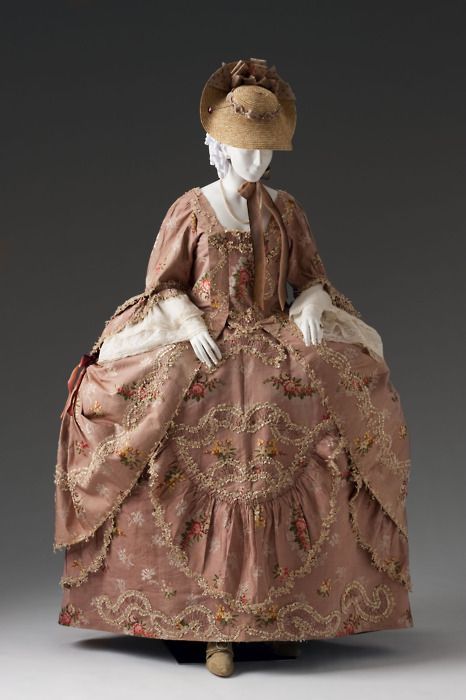 hoopskirtsociety:Robe à la française, ca 1760-80 England