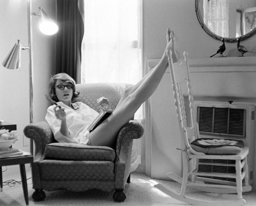 beatnikdaddio:  paula prentiss and those lovely legs and feet. thanks to kahuna68