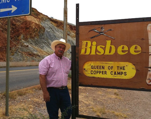 the-jv: hobofoot:  Howdy cowboy.  Very hot daddy.