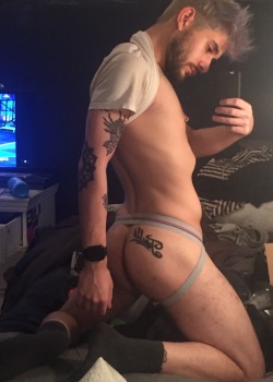 mycollectionofguysss:  [babyxbruiser]