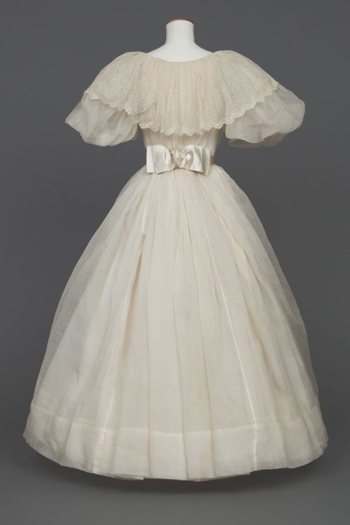 costumeloverz71: Wedding Dress 1895