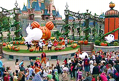 msdisneyprincess:   Halloween at the Disney Parks   