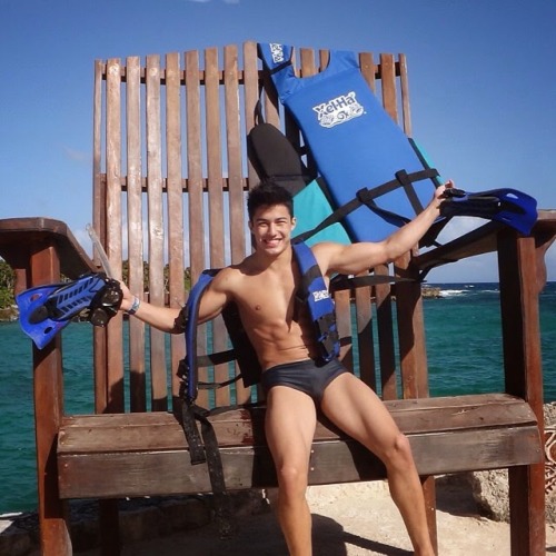 teeyakdon:Cute Hunk Gymnastics Athlete … ^_^