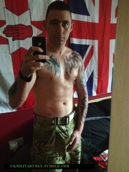 str8uklads:  ukmilitarymen:  Meet Robin, a shy soldier with a big cock and some kinky