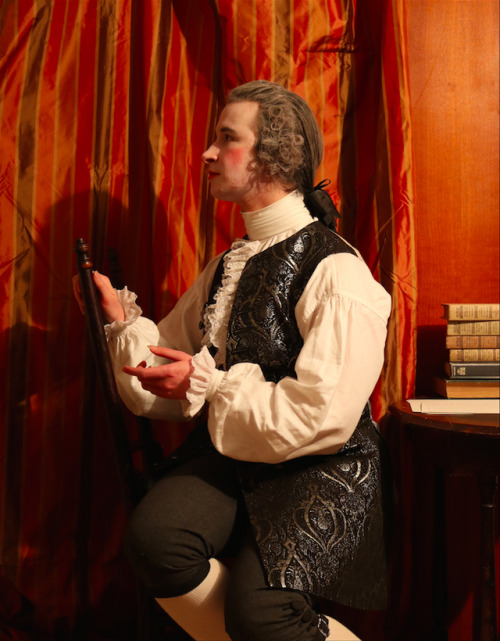 vincents-crows: Last night I finally took some good photos of my 1730’s waistcoat! Haven&rsquo