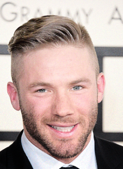 free-and-proud-american:the-destroia-deactivated2016081:Julian Edelman at the Grammys 2/8/15Oh my god