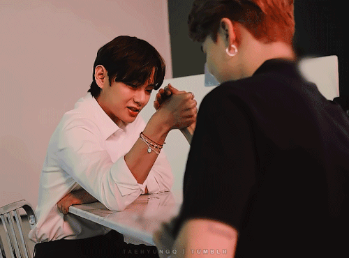 Vmin Arm Wrestling ( _)