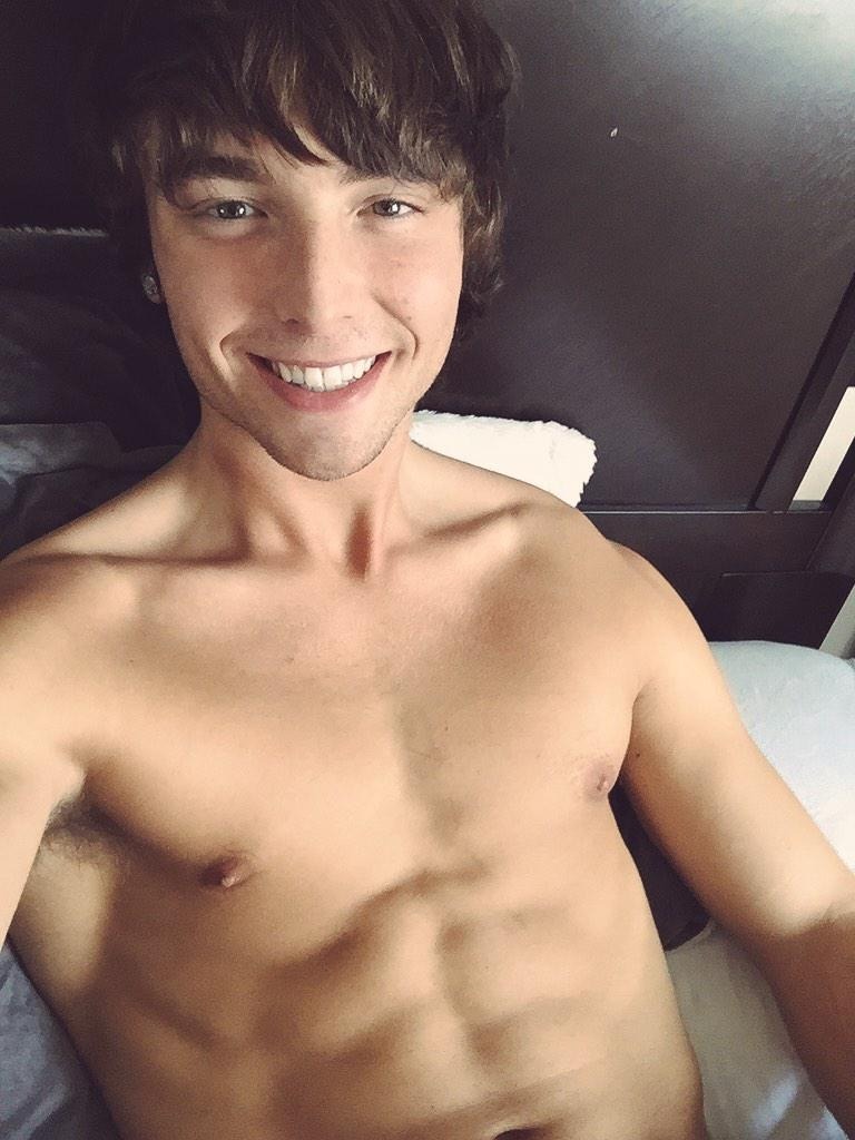 catchmewesley:  S E X Y! 