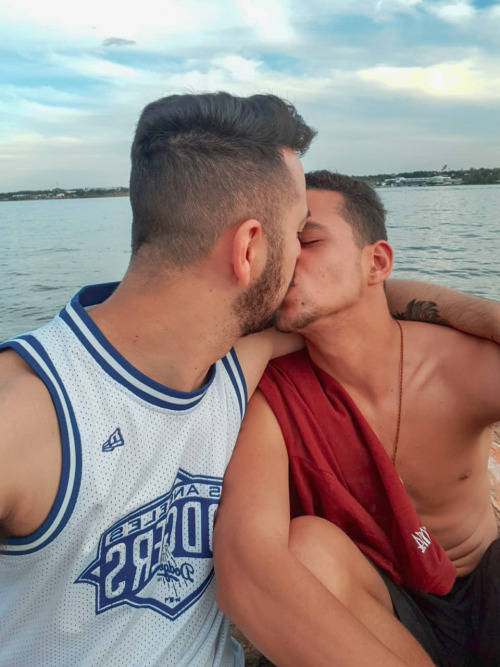 love-for-boys:submited by lostb0y I just adore pics of two guys kissing, hugging and loving eac