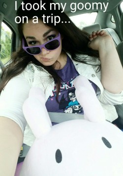 acerotiburon:  Brought my new GOOMY down town with me ♡   what a world it would be if pokemon were real &lt;3