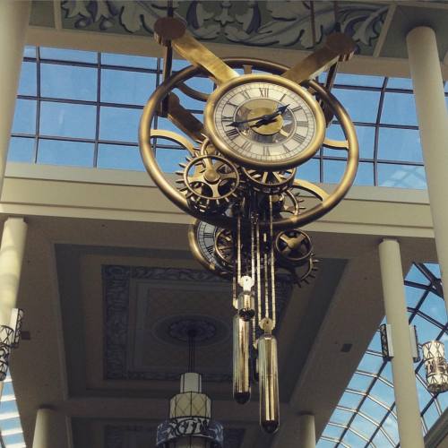 manasurge:I love the neato steampunk-looking clock that hangs from the ceiling in the mall I work at