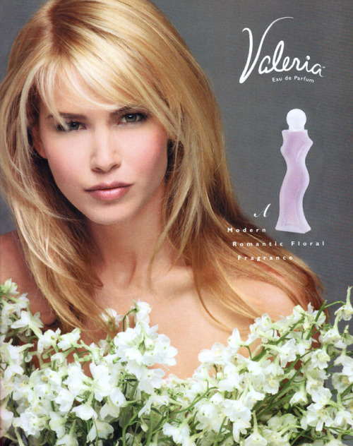 VALERIA Eau de parfum, 1998.Photo: Patrick DemarchelierModel: Valeria Mazza