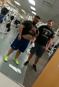 titancub:  Belly shot at the gym!