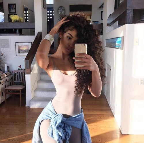 bombshellssonly:  @imcydneychristine
