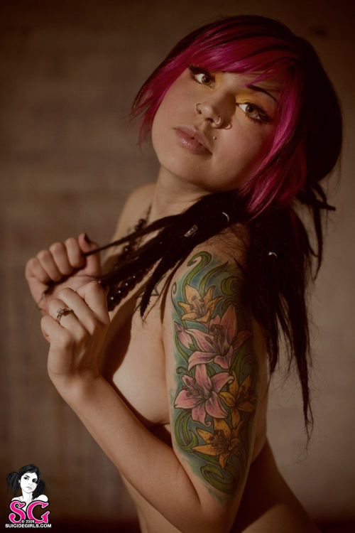 suicide–love:  Grenade. adult photos