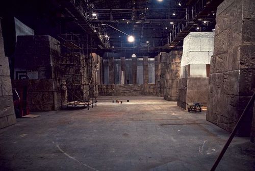jady2007:  gameraboy:  Filming the medal scene in the throne room for Star Wars  https://www.facebook.com/itsmarkhamill 