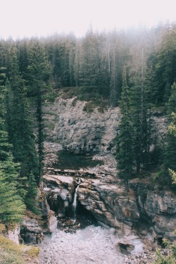 avenuesofinspiration:Waterfall in Jasper