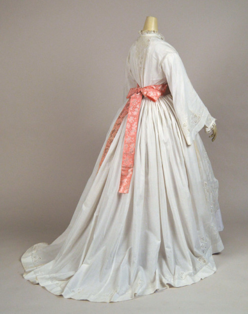 fripperiesandfobs:  Morning robe ca. 1860-65 From Cora Ginsburg