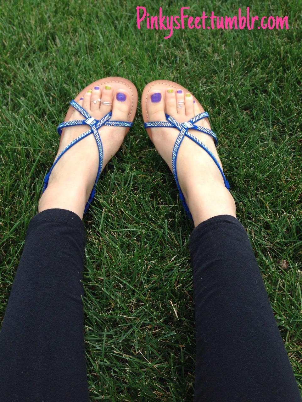 jorgepies:  pinkysfeet:  Thank you for the pretty sandals. Love them! male-foot-whore-submissive