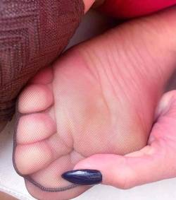 luvnylonfeet2: porn pictures