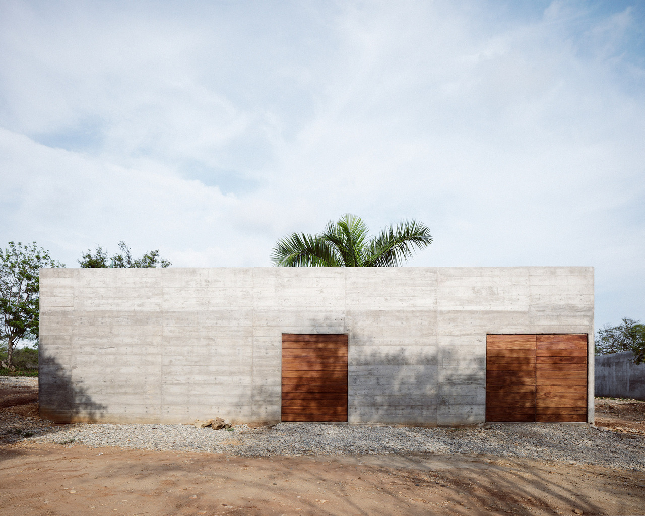 kazu721010:  ZIcatela House / Ludwig GodefroyPhotos © Rory Gardiner