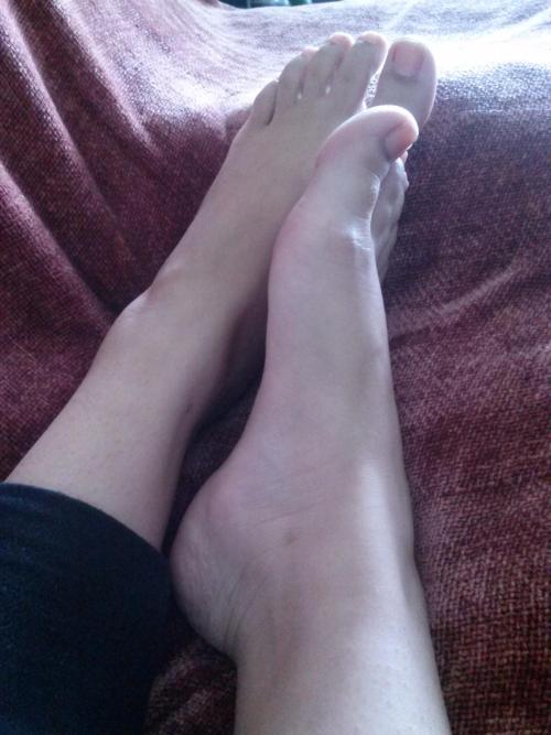 sexy-bare-feet: Nude toes