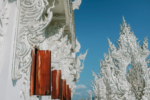 bettersss:The intricate Wat Rong Khun @ Chiang Rai in Thailand