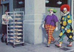 robins: zebraswithredpolkadots:  😳  Advanced onset coulrophobia  What could possibly go wrong?