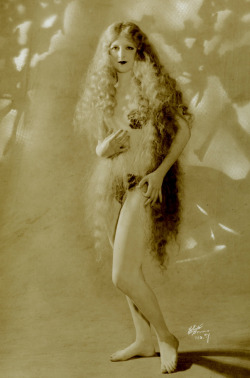 maudelynn:  Miss Beryl Halley as Eve in the Ziegfeld