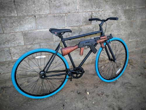 whiskey-gunpowder:  When you a fixie-riding hipster asshole, but still keep it gangsta 