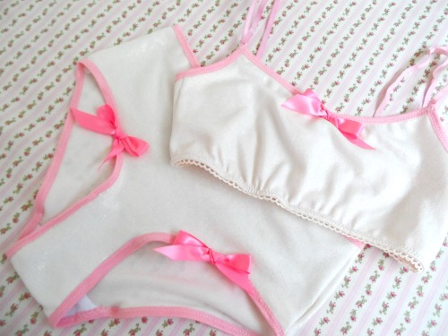 cutepinkandsweet:  My version of a daddy’s girl undies set! get this cute set at http://etsy.com/shop/cutepinkandsweet see you all there!