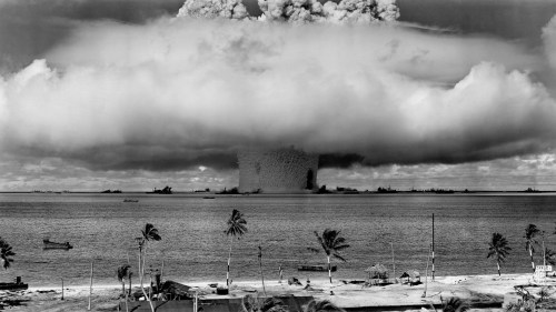 Baker nuclear test (Operation Crossroads). Bikini Atoll.On July 25, 1946, the nuclear weapon was sus