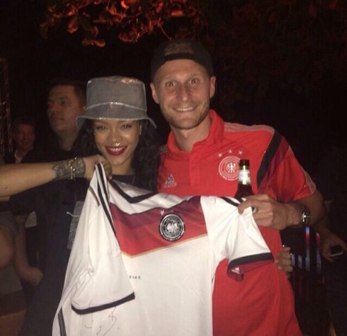 hellyeahrihannafenty:  @benwedes: What a fantastic night!! 