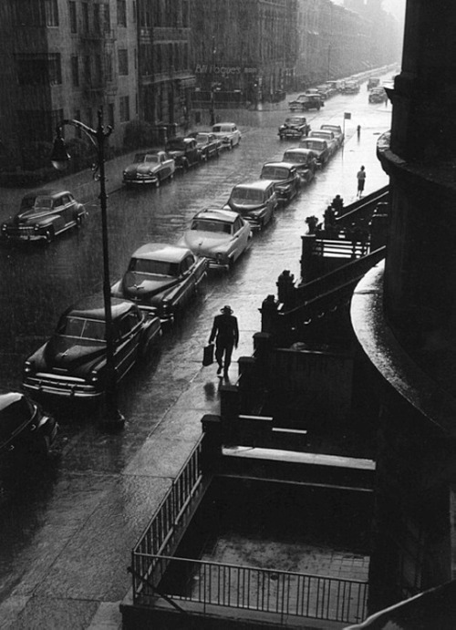 wehadfacesthen:  Man in the rain, photo by Ruth Orkin, New York, 1952