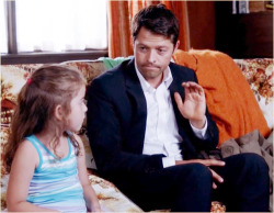 pumpkinpiedestiel:  No, okay, but this scene was just way too adorable for me to handle. Dean, you need to be seeing your angel right now he is so precious and perfect and is so damn nice to children and he is your antidote, you assbutt demon hottie. Are