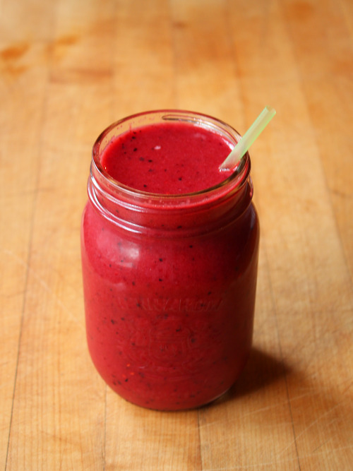 garden-of-vegan:  Carrot-Orange-Berry “Juice” Smoothie (approx 1 cup orange juice, 1 large carrot, 2/3 cup frozen blackberries, raspberries, and blueberries.)